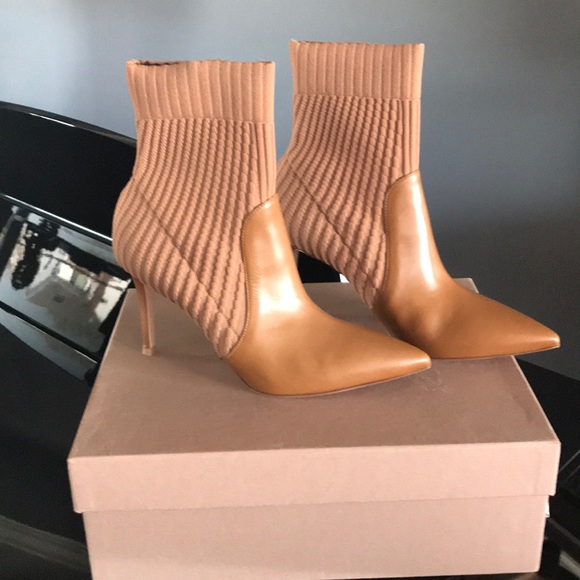 Gianvito Rossi Shoes - NIB Gianvito Rossi Saddle Booties size 8